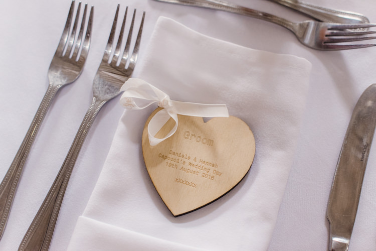 Wooden Heart Place Name Setting Personalised Simple Elegant Pretty Barn Wedding http://www.fayecornhillphotography.co.uk/