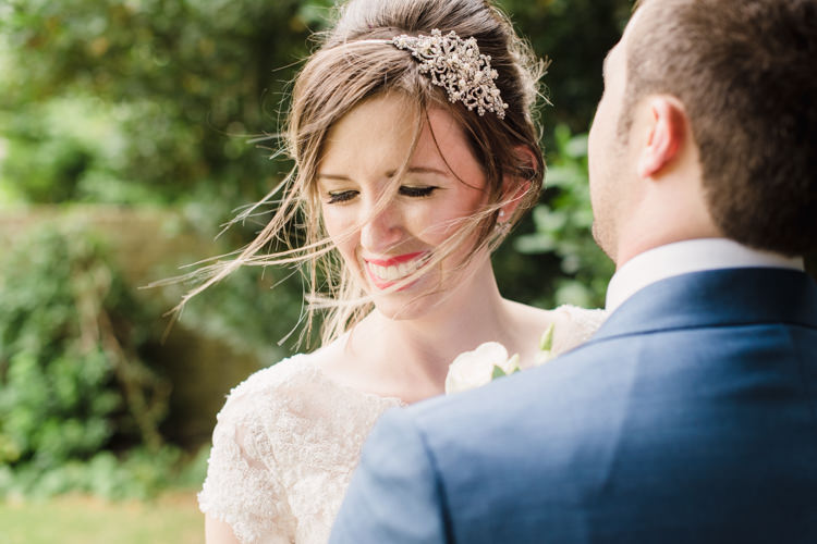 Simple Elegant Pretty Barn Wedding http://www.fayecornhillphotography.co.uk/