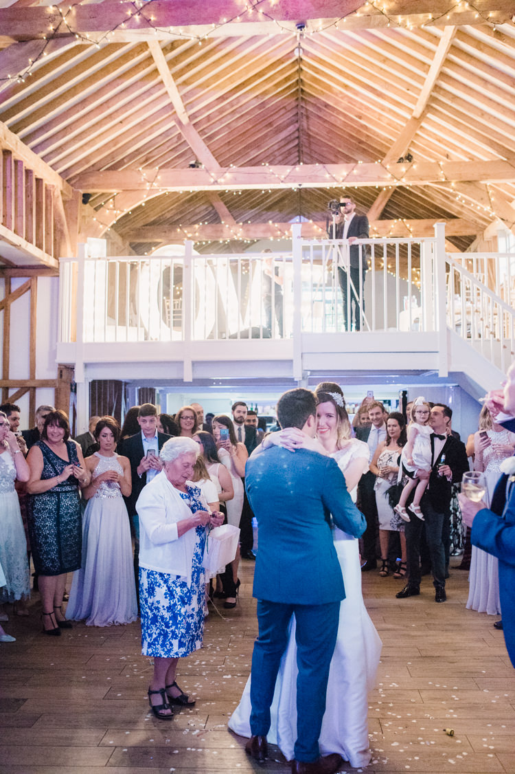 Simple Elegant Pretty Barn Wedding http://www.fayecornhillphotography.co.uk/