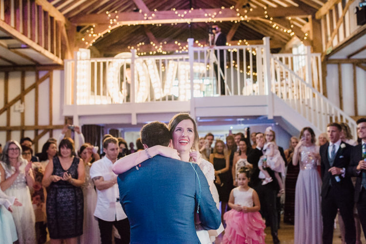 Simple Elegant Pretty Barn Wedding http://www.fayecornhillphotography.co.uk/