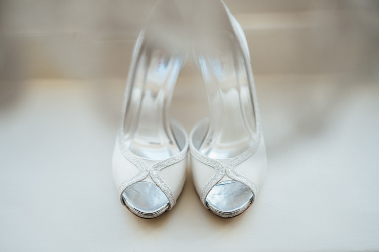 Teal Gold Barn Wedding http://www.mr-and-mrs-wedding-photography.co.uk/