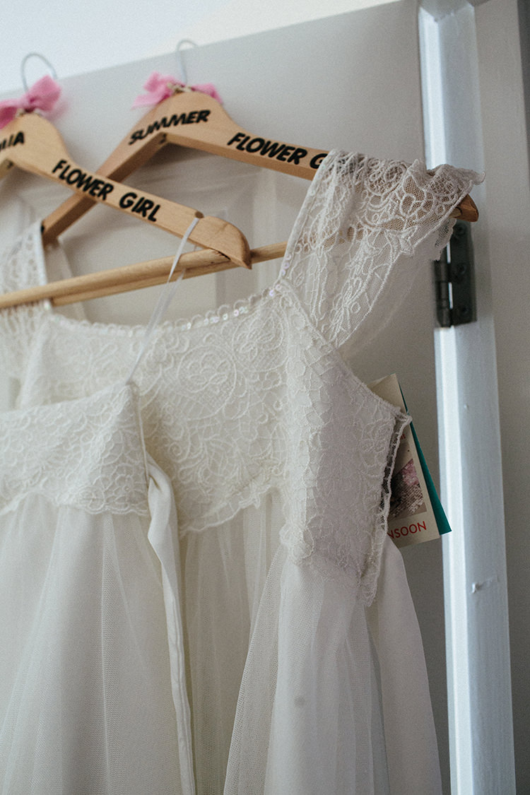 Soft Springtime Countryside Wedding http://www.claudiarosecarter.co.uk/