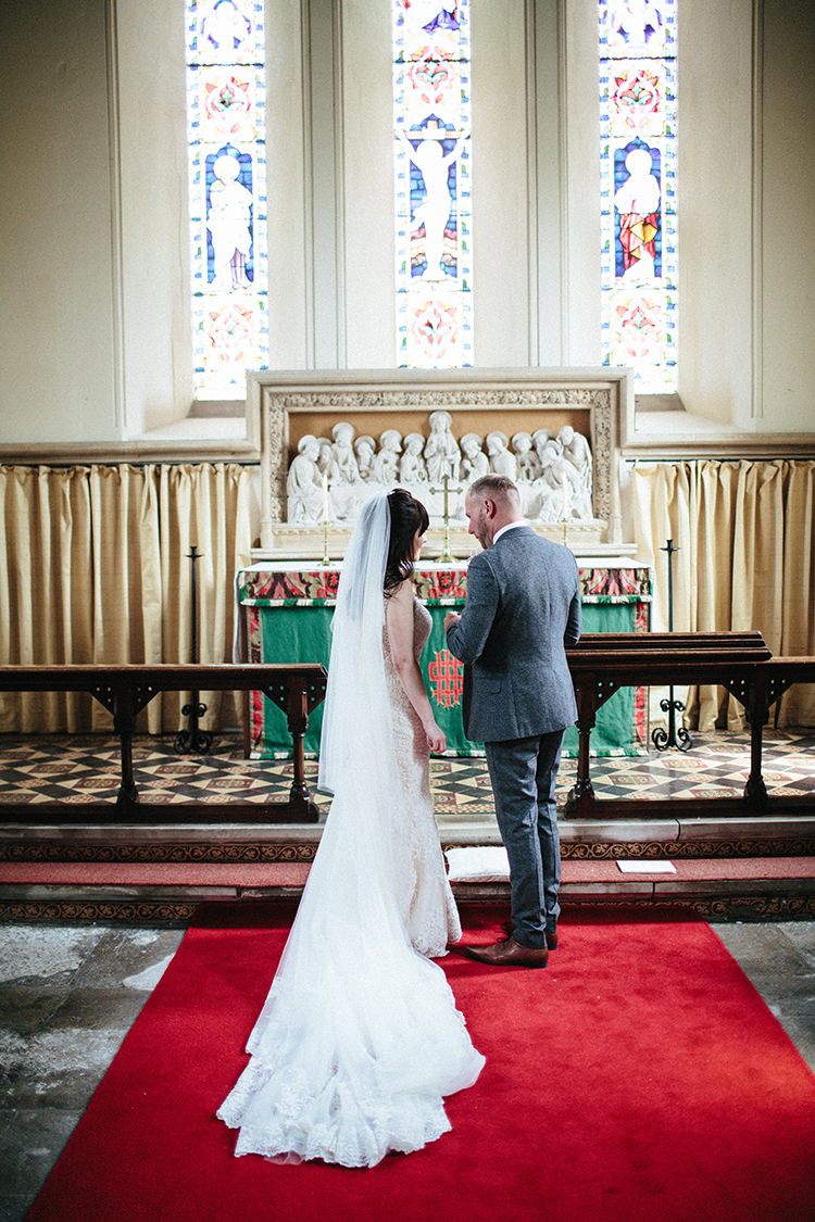 Soft Springtime Countryside Wedding http://www.claudiarosecarter.co.uk/