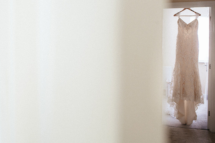 Soft Springtime Countryside Wedding http://www.claudiarosecarter.co.uk/