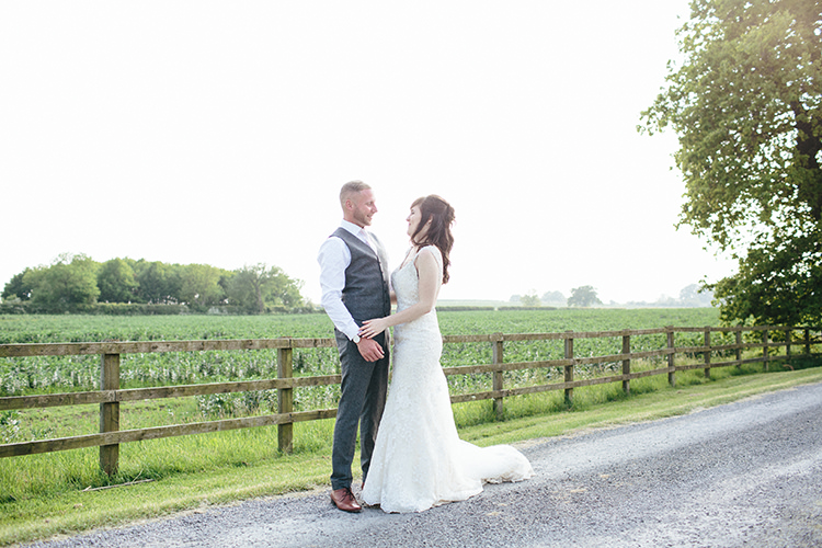 Soft Springtime Countryside Wedding http://www.claudiarosecarter.co.uk/