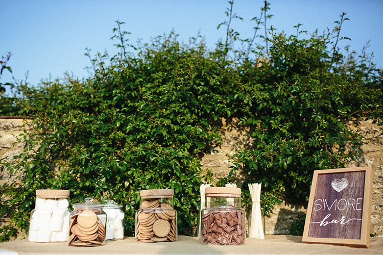 Soft Springtime Countryside Wedding http://www.claudiarosecarter.co.uk/