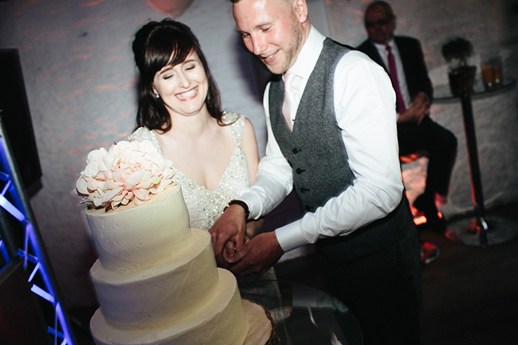 Soft Springtime Countryside Wedding http://www.claudiarosecarter.co.uk/