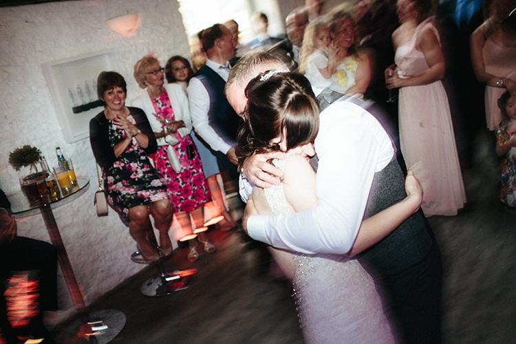 Soft Springtime Countryside Wedding http://www.claudiarosecarter.co.uk/