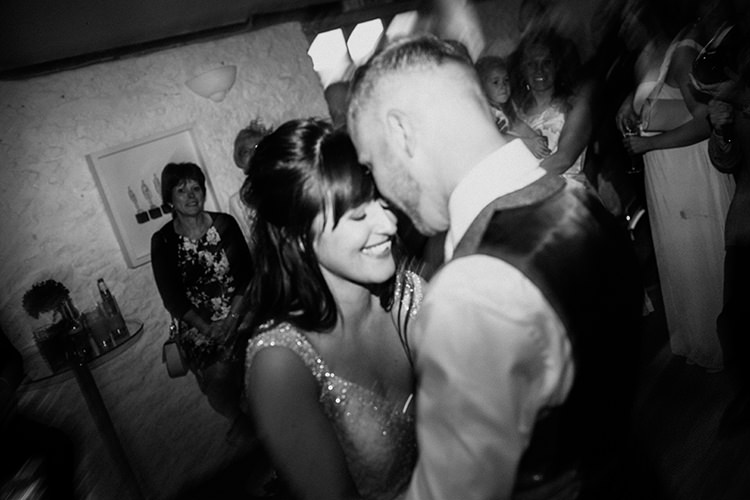 Soft Springtime Countryside Wedding http://www.claudiarosecarter.co.uk/