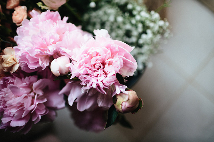 Soft Springtime Countryside Wedding http://www.claudiarosecarter.co.uk/