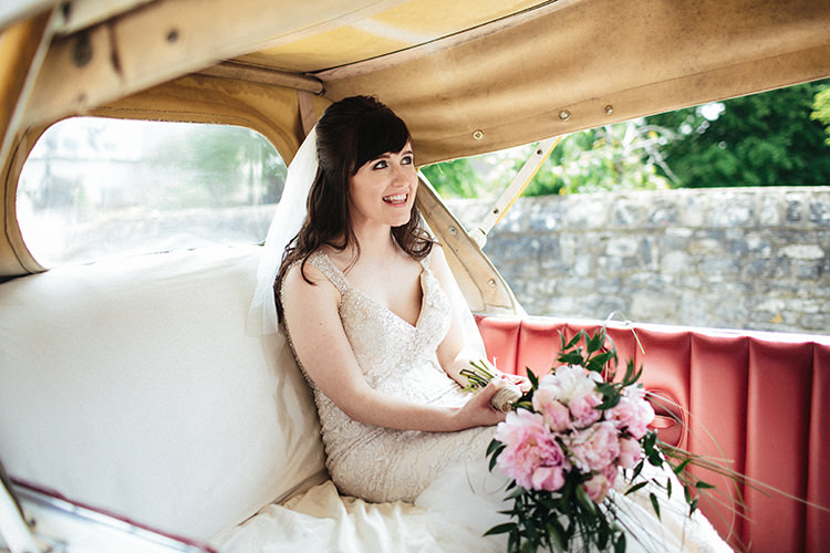 Soft Springtime Countryside Wedding http://www.claudiarosecarter.co.uk/