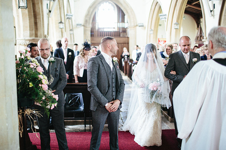 Soft Springtime Countryside Wedding http://www.claudiarosecarter.co.uk/
