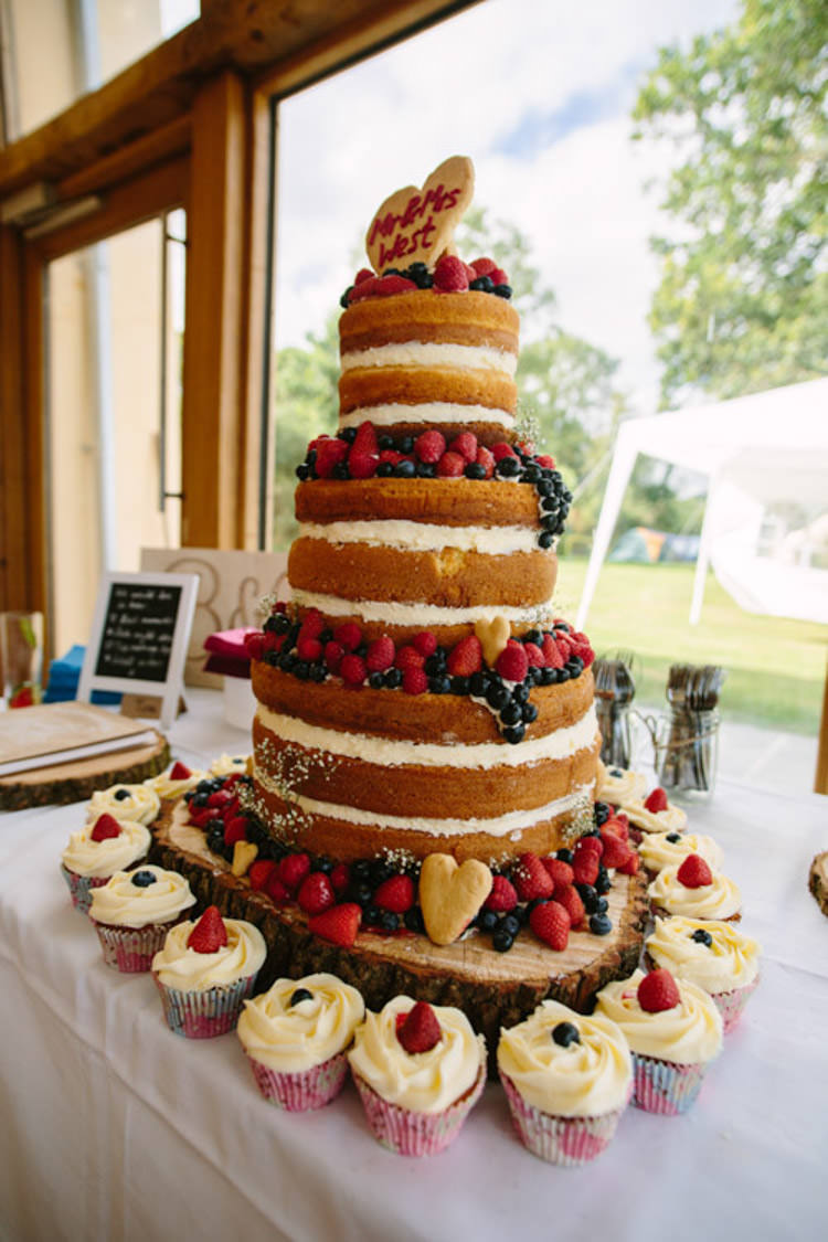 Naked Cake Sponge Layer Victoria Berries Log Mismatched Berry DIY Wedding http://www.colinianross.com/