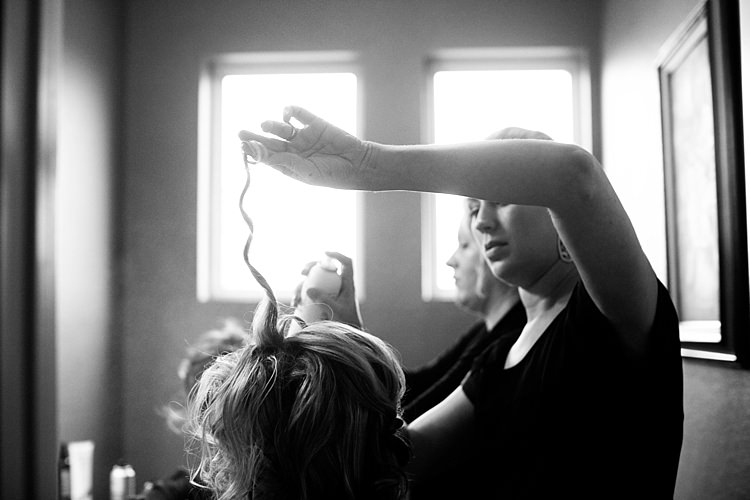 Bride Hair Stylist Loose Curls Gold & Peach Riverside Garden Wedding http://kellyhornberger.com/