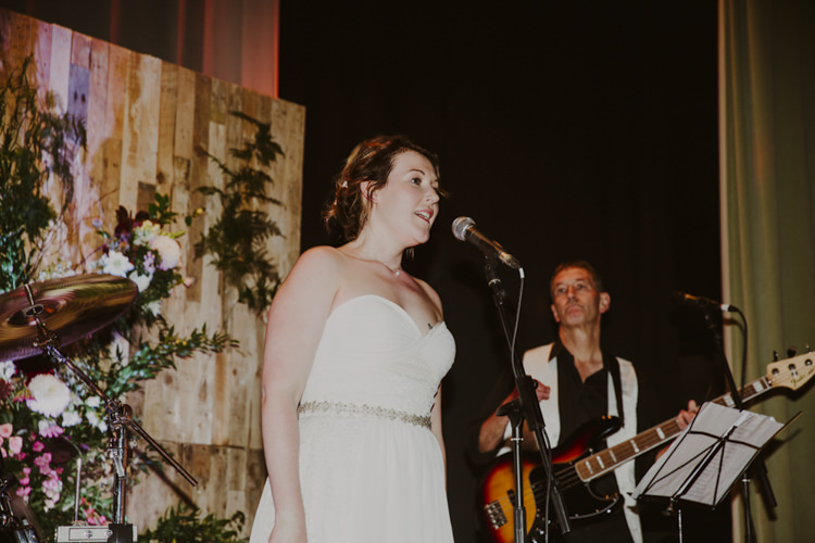 Romantic Stylish Relaxed Sea Wedding http://www.oxiphotography.co.uk/