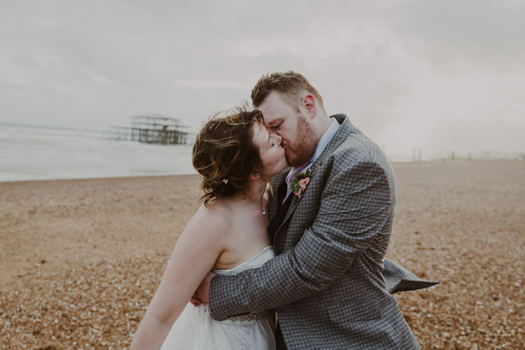 Romantic Stylish Relaxed Sea Wedding http://www.oxiphotography.co.uk/