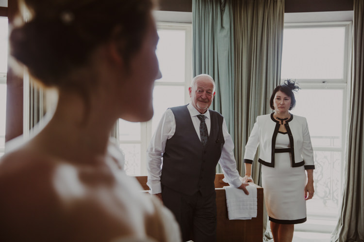 Romantic Stylish Relaxed Sea Wedding http://www.oxiphotography.co.uk/