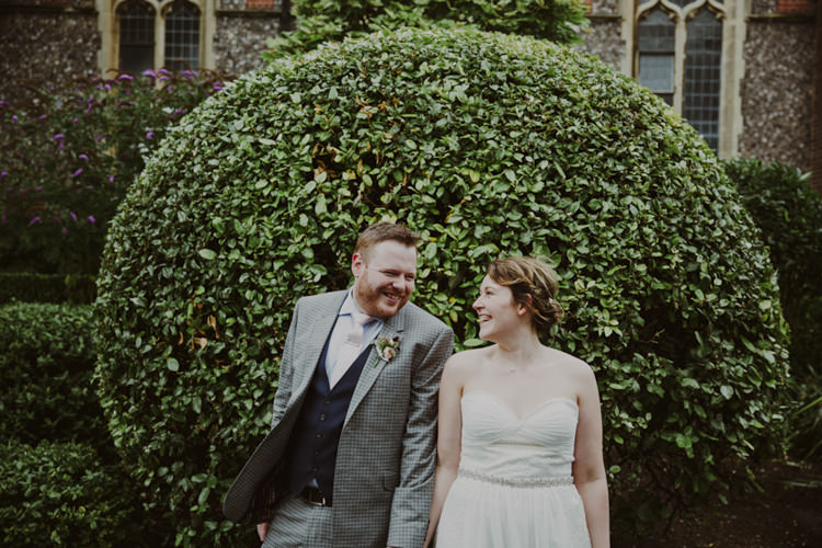 Romantic Stylish Relaxed Sea Wedding http://www.oxiphotography.co.uk/