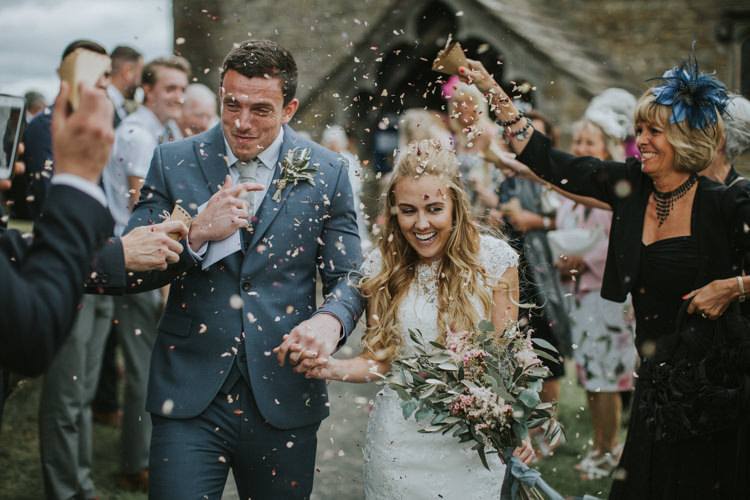 Petal Confetti Creative DIY Rustic Lavender Wedding http://www.nataliepluck.com/