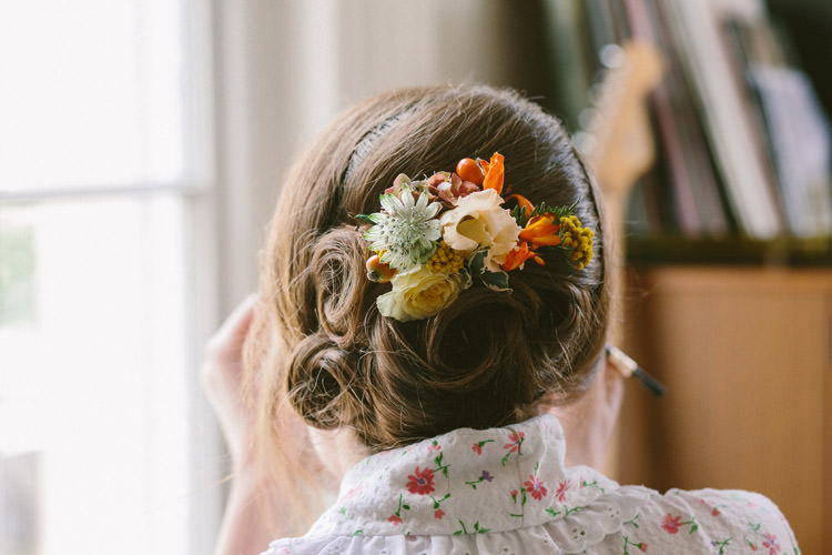 Flowers Hair Bride Bridal Small Vintage City Wedding http://www.sarahlondonphotography.co.uk/