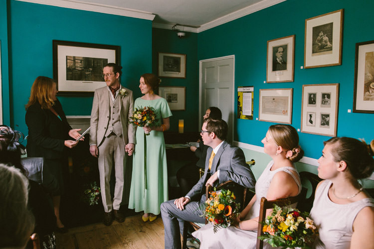 Small Vintage City Wedding http://www.sarahlondonphotography.co.uk/