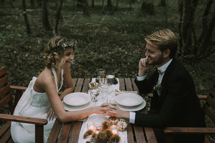 Bride Lace Halter-Neck Bridal Gown Floral Crown Groom Black Jacket White Polka Dot Shirt Wooden Bowtie Wooden Table Lace Runner Gold Cutlery Pumpkins Pinecones Organic Woodland Elopement Wedding Ideas http://www.miraalpajarito.es/