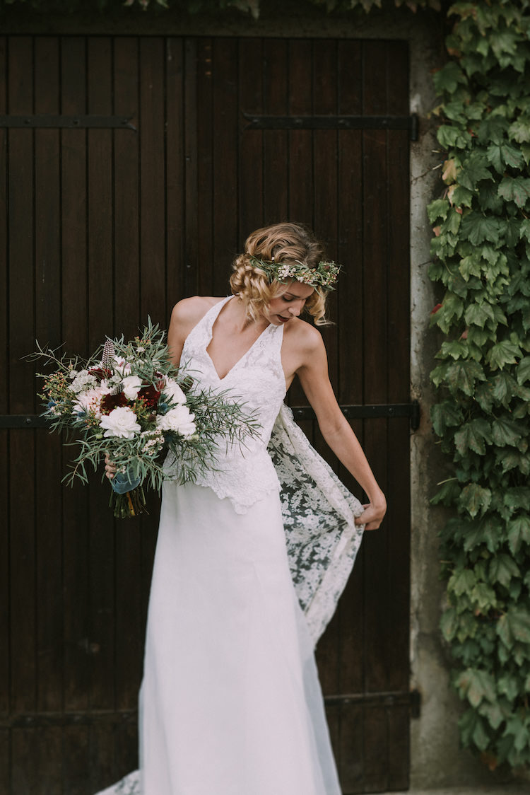 Bride Lace Halter-Neck Bridal Gown Long Train Floral Crown Maroon White Bouquet Organic Woodland Elopement Wedding Ideas http://www.miraalpajarito.es/