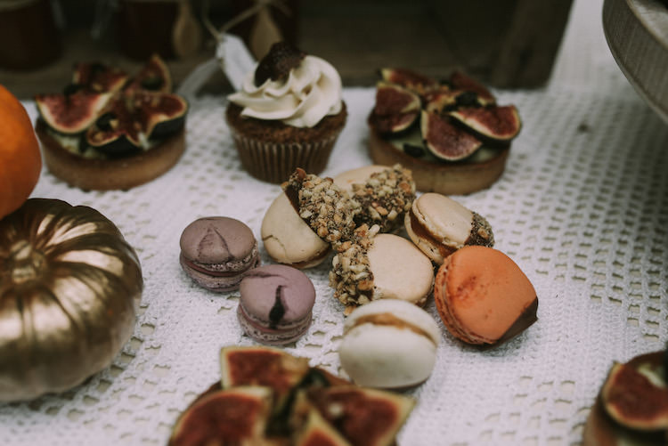 Dessert Table Sweets Tarts Cupcakes Macaroons Pumpkins Organic Woodland Elopement Wedding Ideas http://www.miraalpajarito.es/