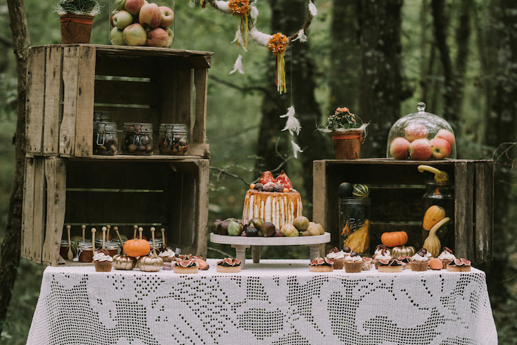 Dessert Table Naked Wedding Cake Fresh Fruit Melted Caramel Wooden Crates Glass Jars Tarts Cupcakes Macaroons Pumpkins Apples Dream Catcher Mini Glass Jars Wooden Spoons Guest Favours Organic Woodland Elopement Wedding Ideas http://www.miraalpajarito.es/