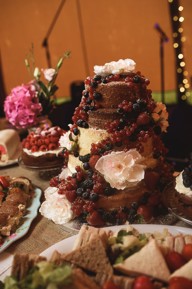 Naked Victoria Sponge Cake Berries Flowers Layers Colourful Outdoorsy Festival Tipi Wedding http://www.jacksonandcophotography.com/