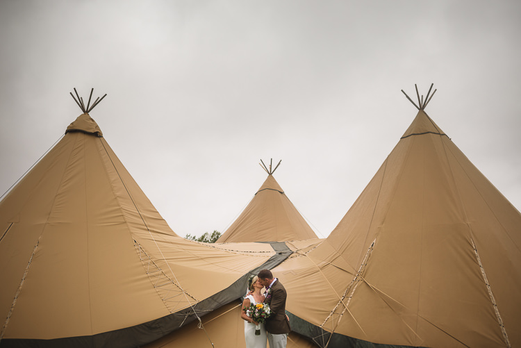 Colourful Outdoorsy Festival Tipi Wedding http://www.jacksonandcophotography.com/