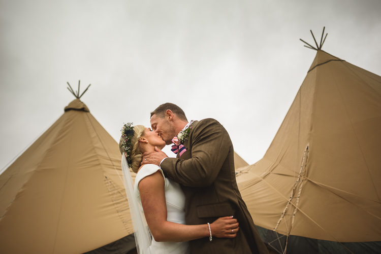Colourful Outdoorsy Festival Tipi Wedding http://www.jacksonandcophotography.com/