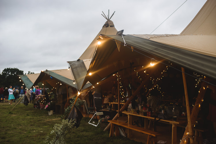 Colourful Outdoorsy Festival Tipi Wedding http://www.jacksonandcophotography.com/