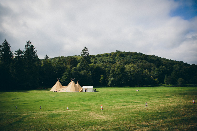 Colourful Outdoorsy Tipi Wedding http://amybphotography.co.uk/