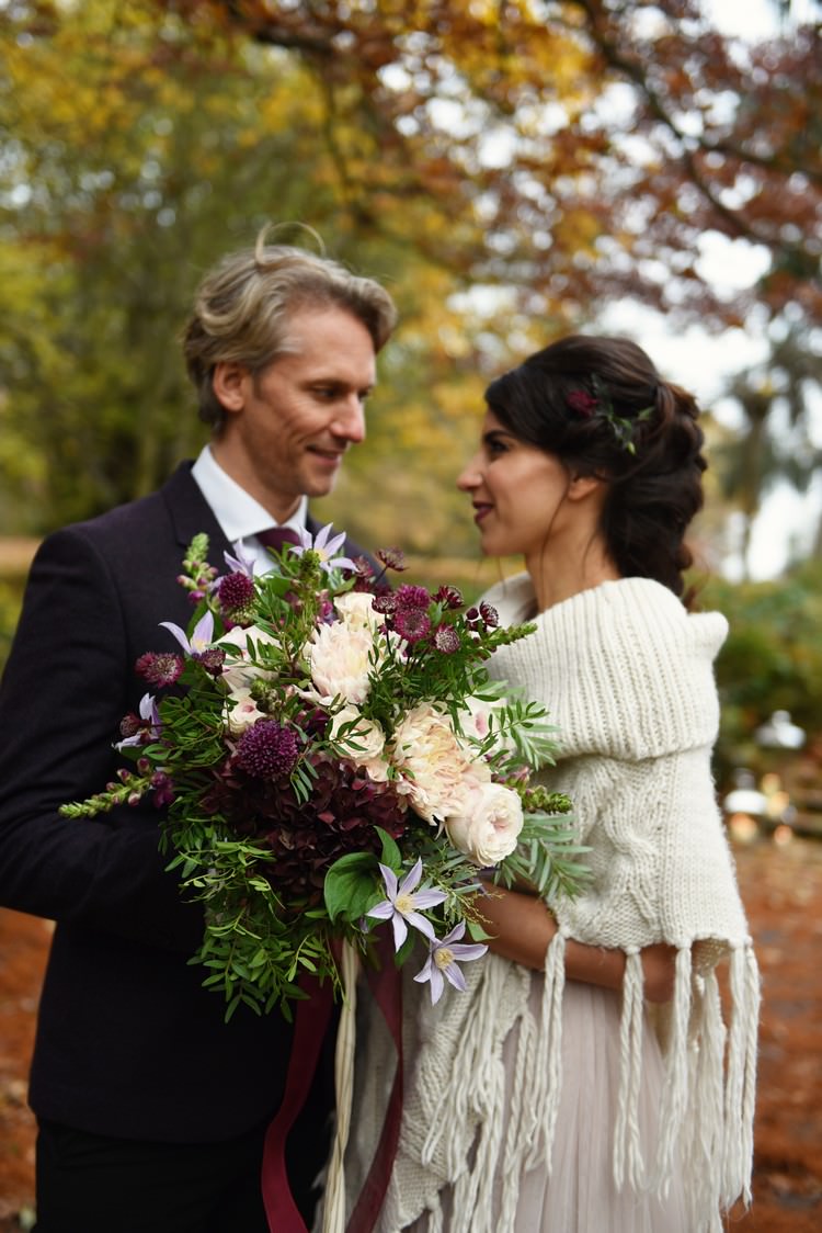 Bouquet Flowers Plum Blush Bride Bridal Rich Autumn Park Wedding Ideas http://www.evatarnok.com/