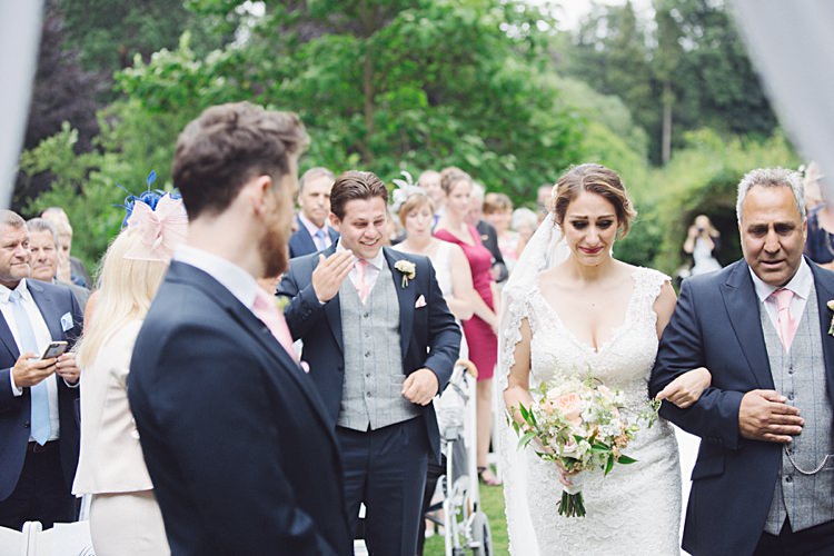 Natural Peach Garden Wedding http://www.juliaandyou.co.uk/