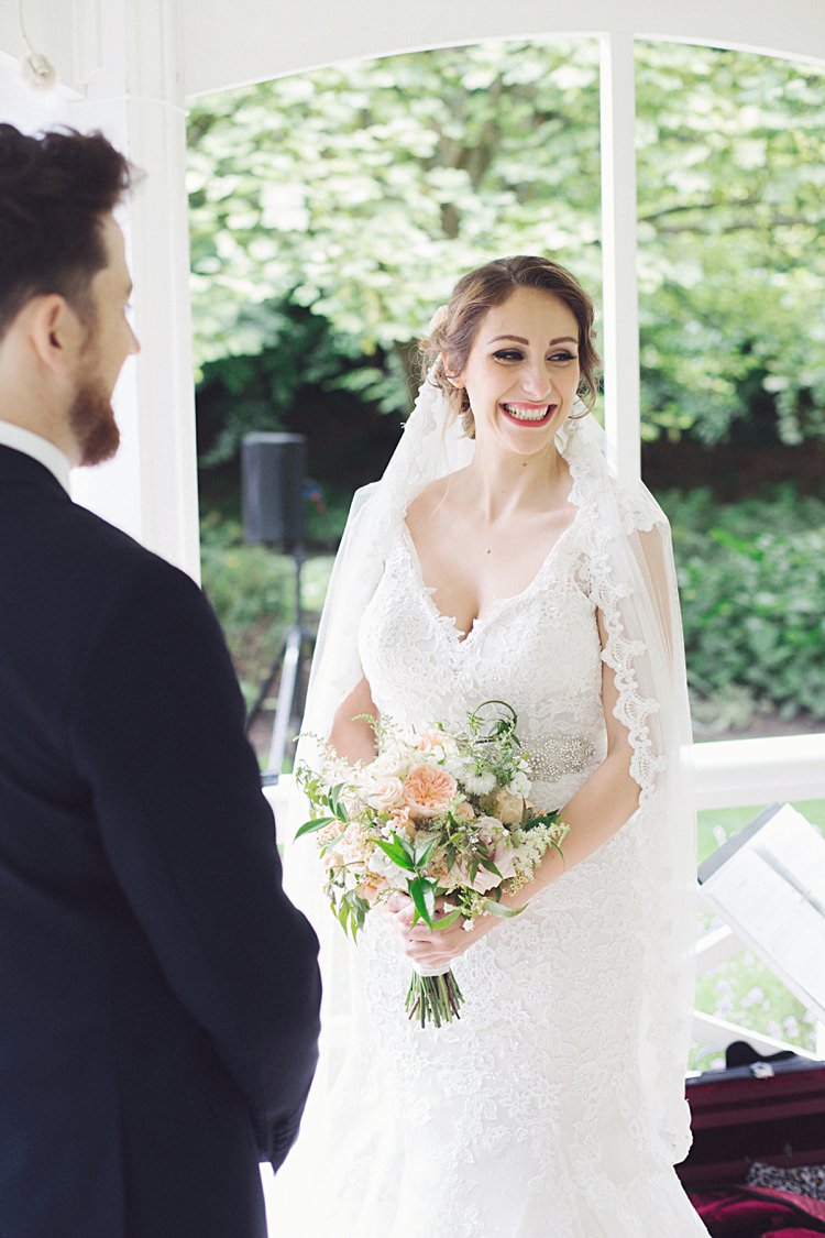 Natural Peach Garden Wedding http://www.juliaandyou.co.uk/