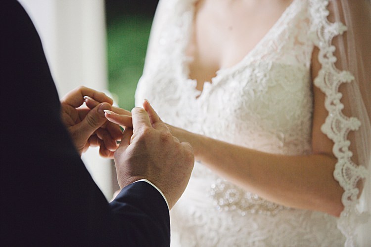 Natural Peach Garden Wedding http://www.juliaandyou.co.uk/