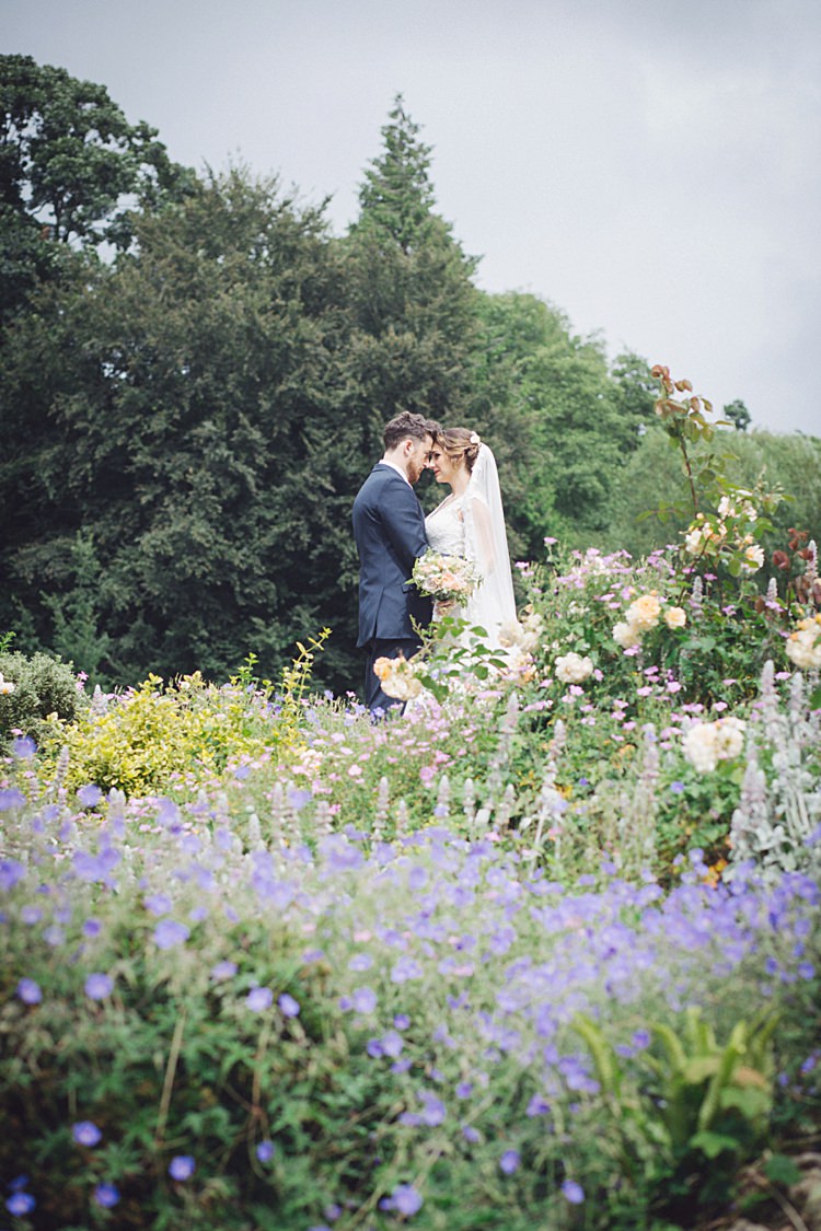 Natural Peach Garden Wedding http://www.juliaandyou.co.uk/