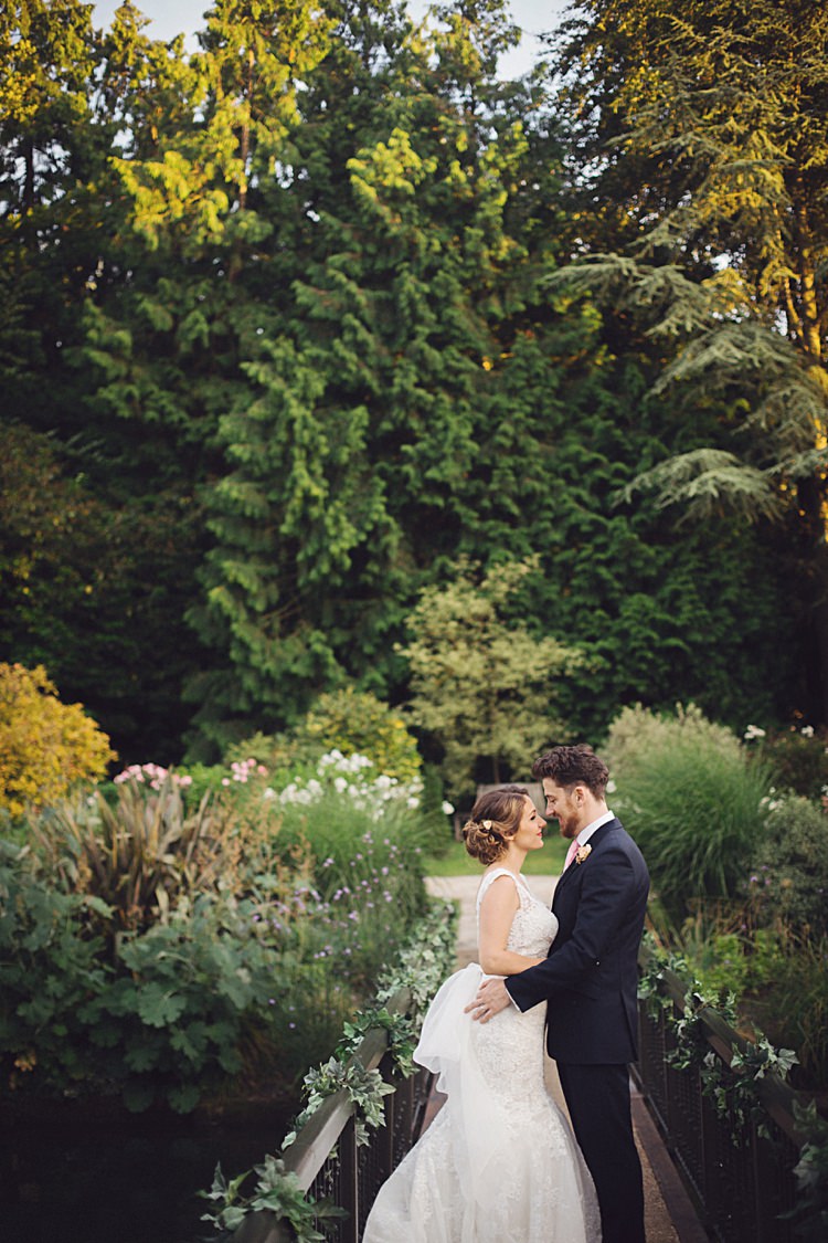 Natural Peach Garden Wedding http://www.juliaandyou.co.uk/