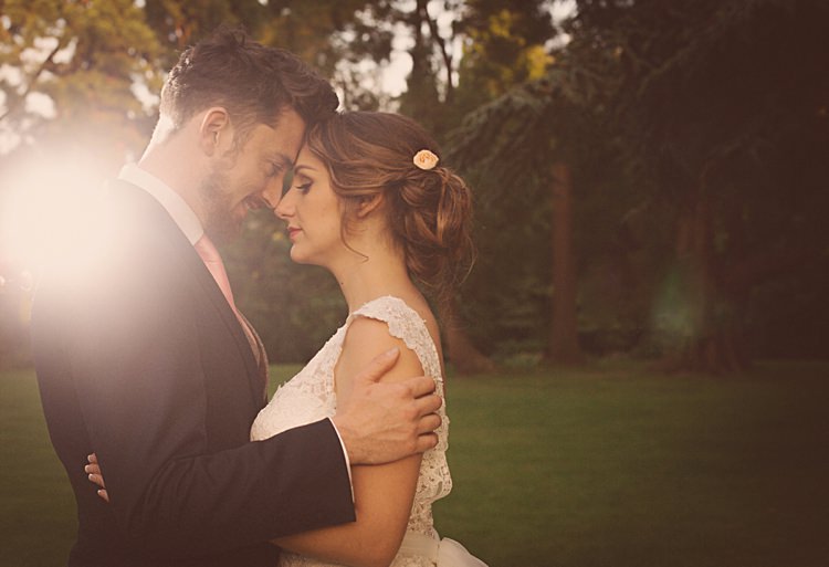 Natural Peach Garden Wedding http://www.juliaandyou.co.uk/