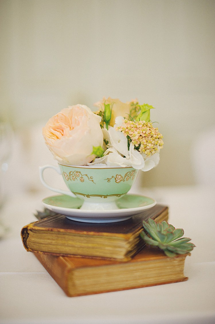Tea Cup Flowers Book Decor Centrepiece Decor Natural Peach Garden Wedding http://www.juliaandyou.co.uk/