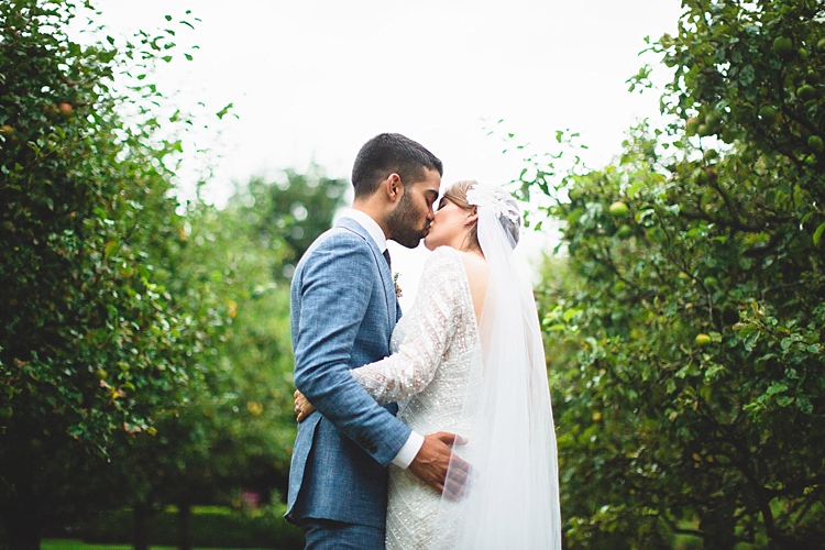 Eclectic Foliage Edison Lights Wedding http://www.tobiahtayo.com/