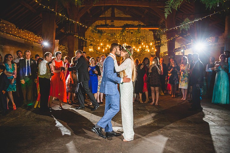 Eclectic Foliage Edison Lights Wedding http://www.tobiahtayo.com/