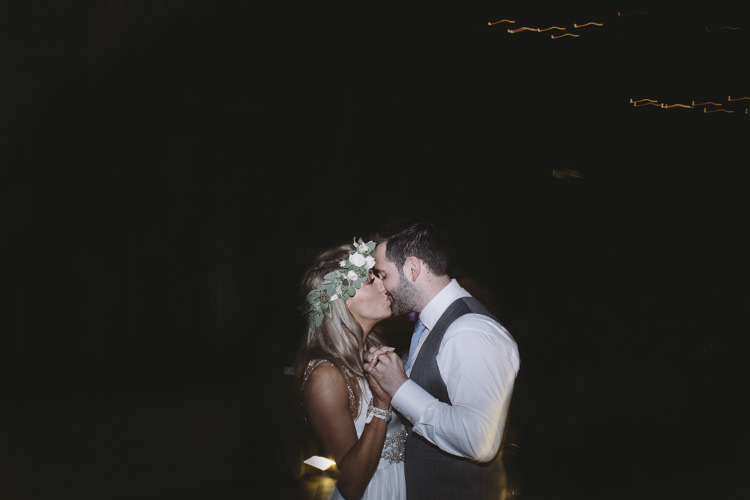 Rustic Quintessentially English Countryside Wedding http://www.sarahmorris-photography.com/
