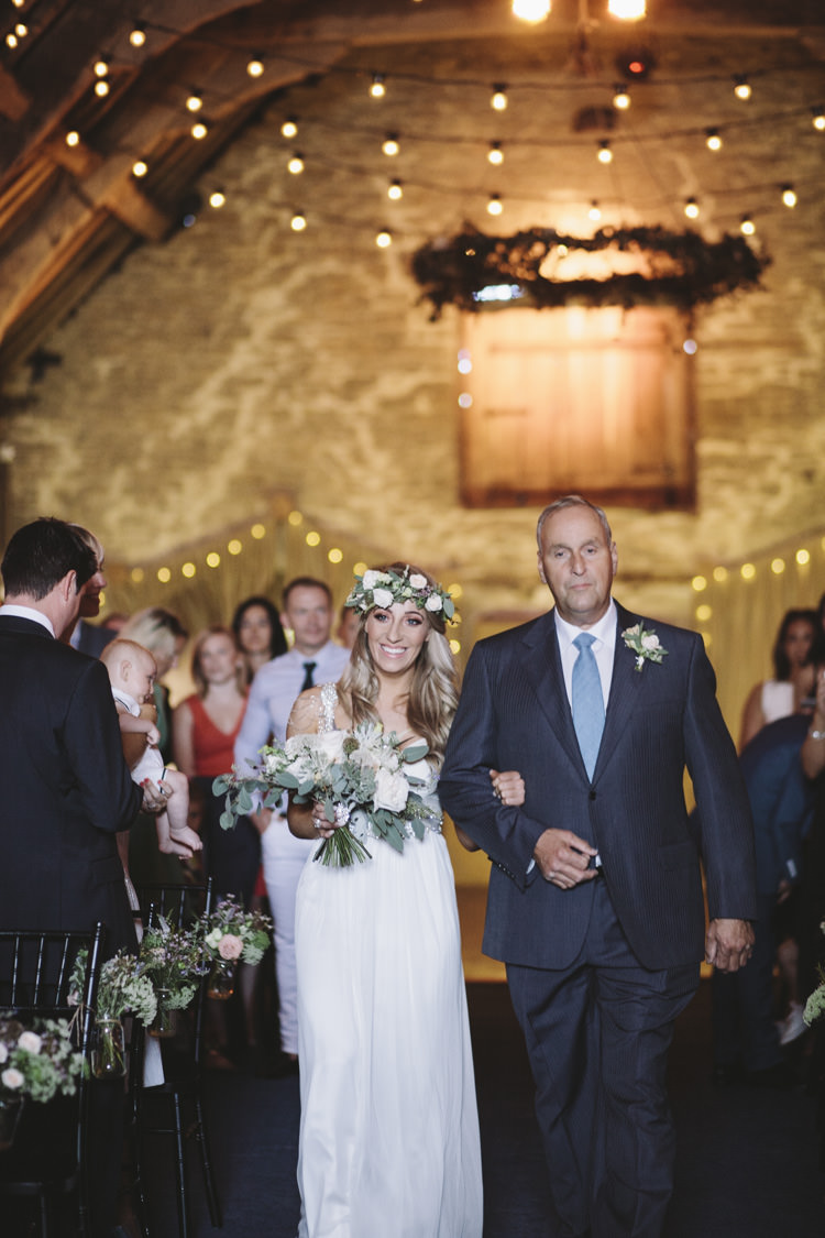 Rustic Quintessentially English Countryside Wedding http://www.sarahmorris-photography.com/