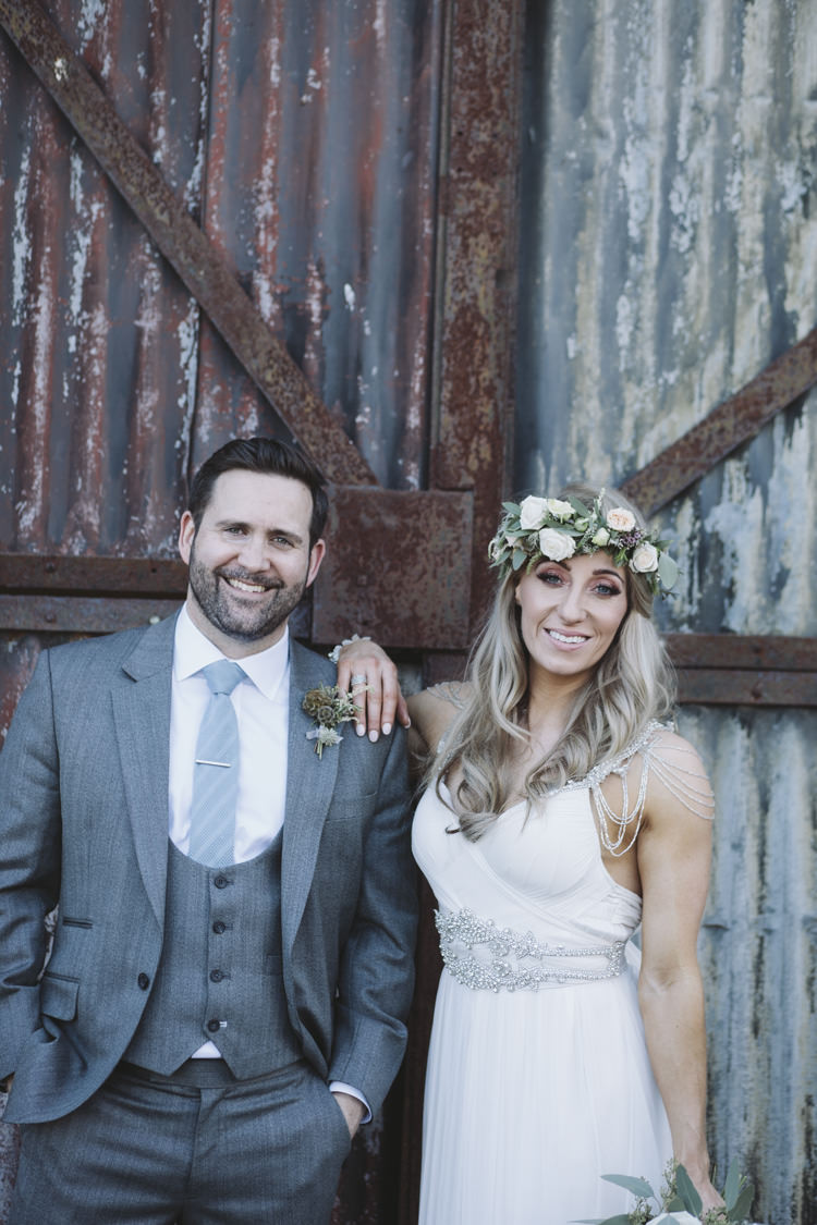 Rustic Quintessentially English Countryside Wedding http://www.sarahmorris-photography.com/