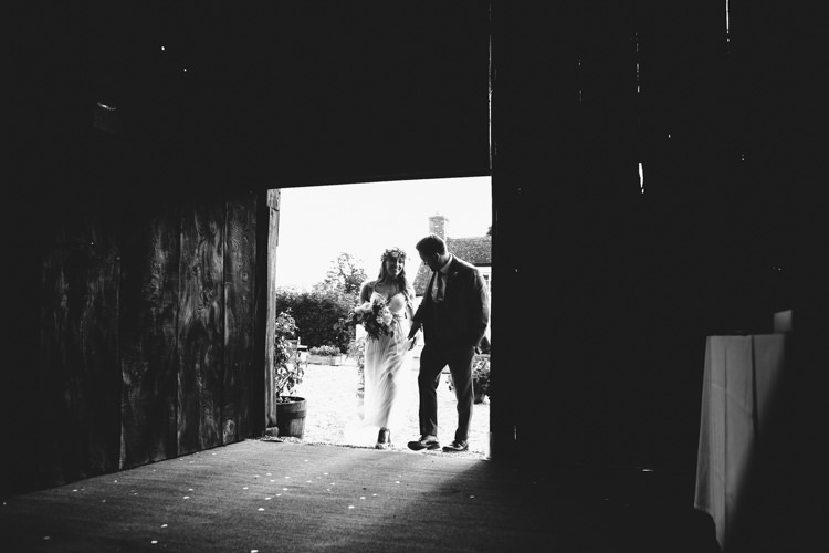 Rustic Quintessentially English Countryside Wedding http://www.sarahmorris-photography.com/