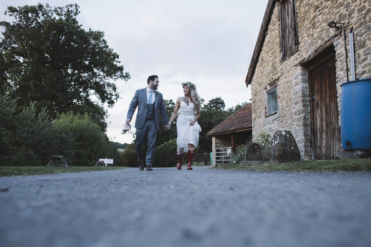 Rustic Quintessentially English Countryside Wedding http://www.sarahmorris-photography.com/