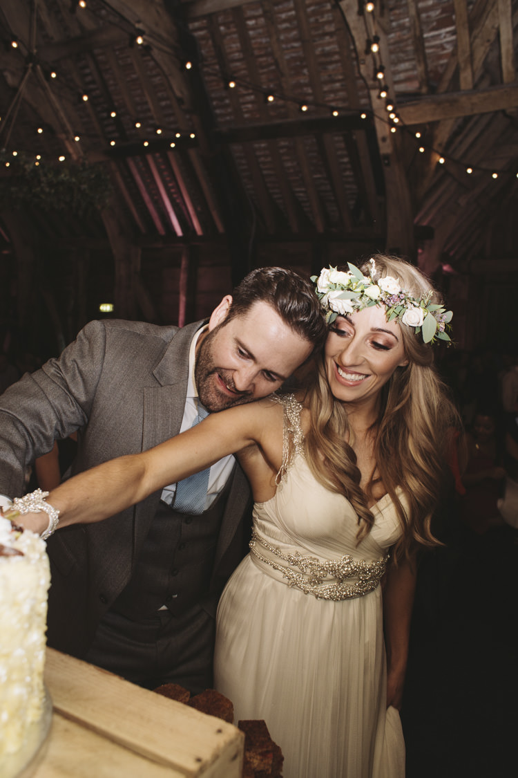 Rustic Quintessentially English Countryside Wedding http://www.sarahmorris-photography.com/